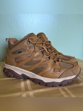 Hi-Tec Men's Ravus Mid Waterproof Hiking Boots in a brown size 7.5
